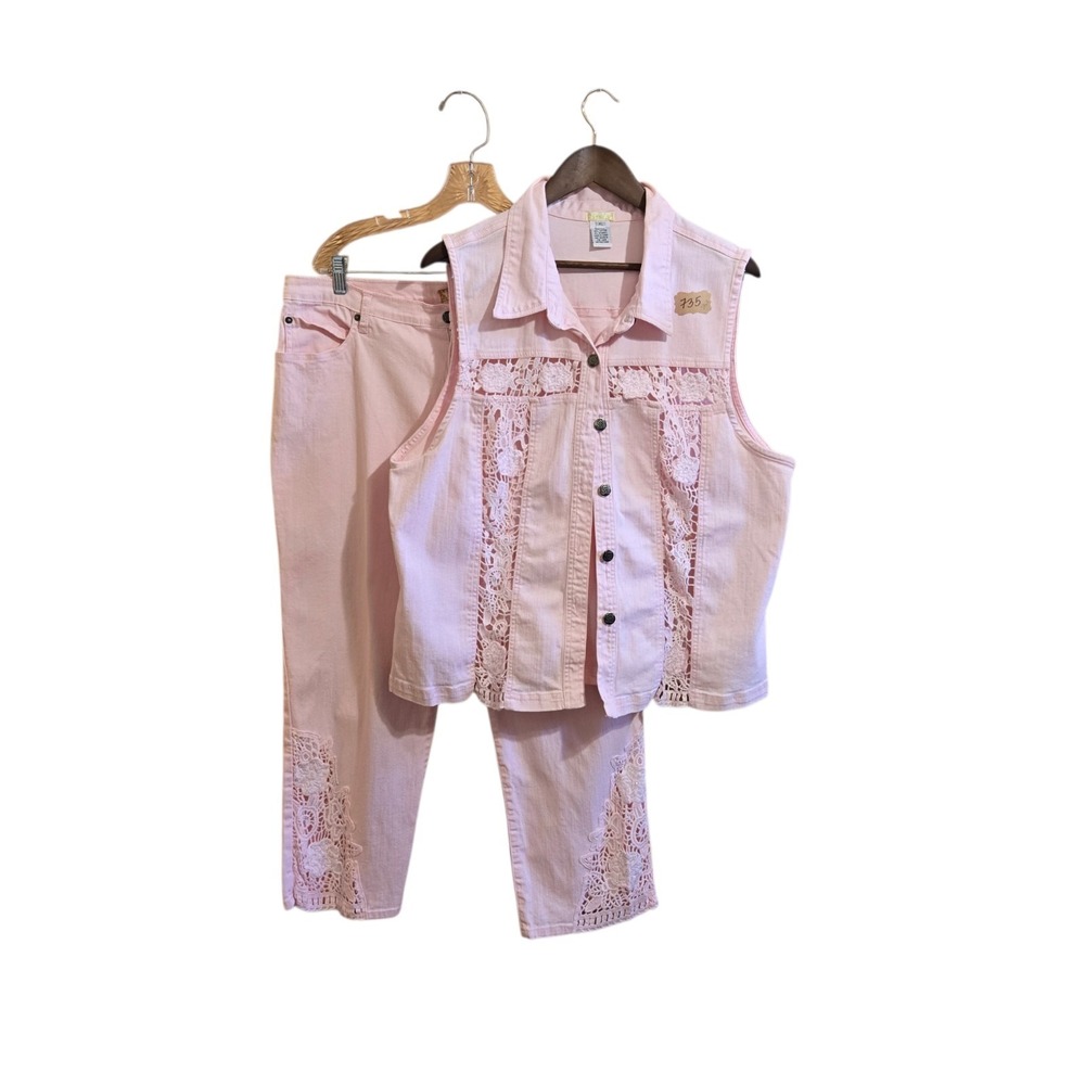 Vintage 2 Piece Denim Vest & Capri Pants Size XL Light Pink Lace Crochet